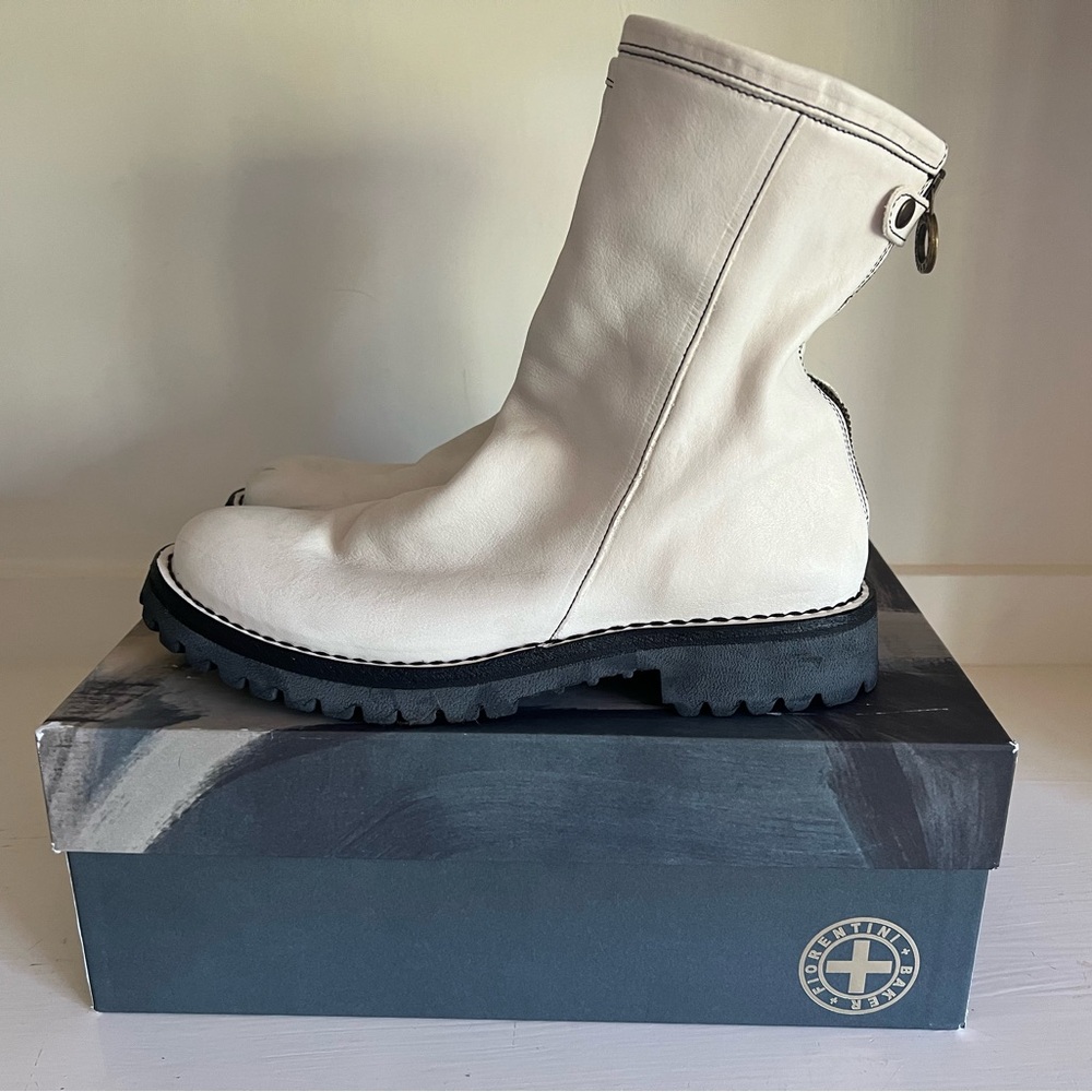 $640 Fiorentini + Baker Massive Eternity Even Leather Boots in Cement - Size 39